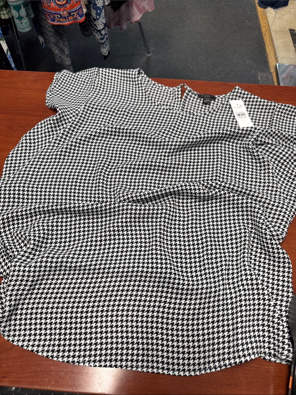 Ann Taylor factory houndstooth blouse L // 091820